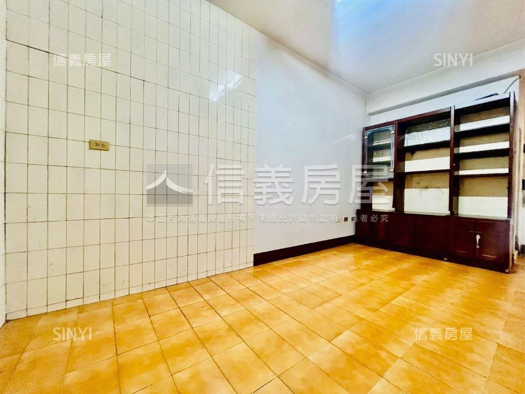 鳳山大明路上燙金透店房屋室內格局與周邊環境