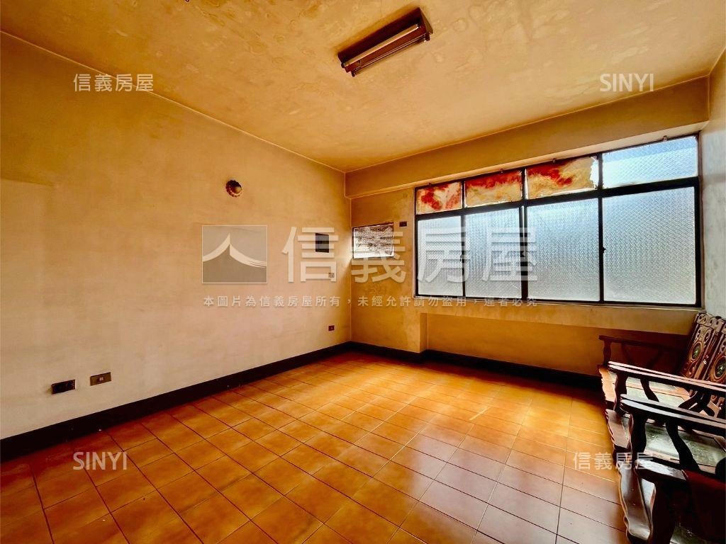 鳳山大明路上燙金透店房屋室內格局與周邊環境