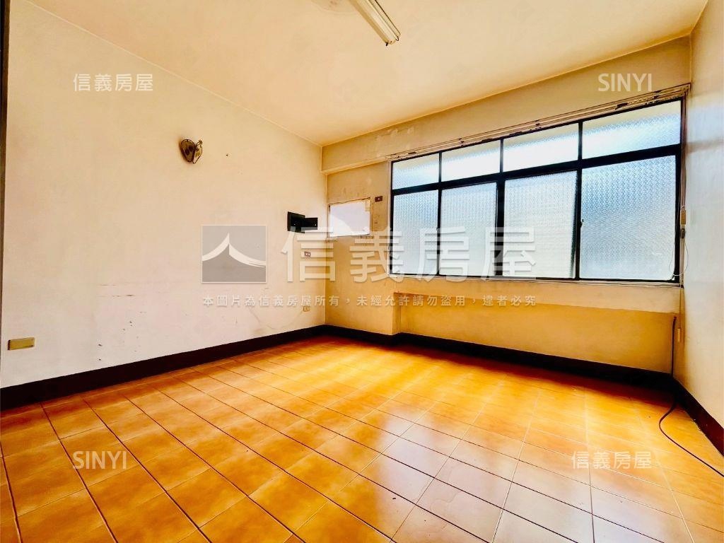 鳳山大明路上燙金透店房屋室內格局與周邊環境