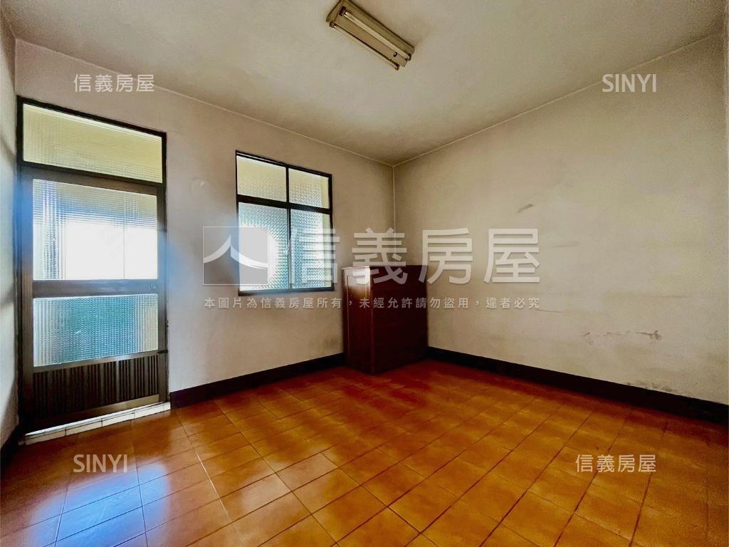 鳳山大明路上燙金透店房屋室內格局與周邊環境