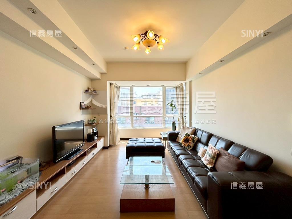 米蘭經典稀有採光兩房平車房屋室內格局與周邊環境