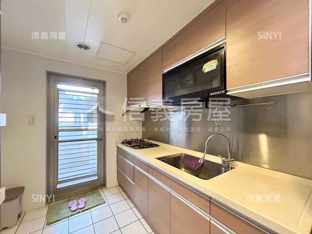 米蘭經典稀有採光兩房平車房屋室內格局與周邊環境