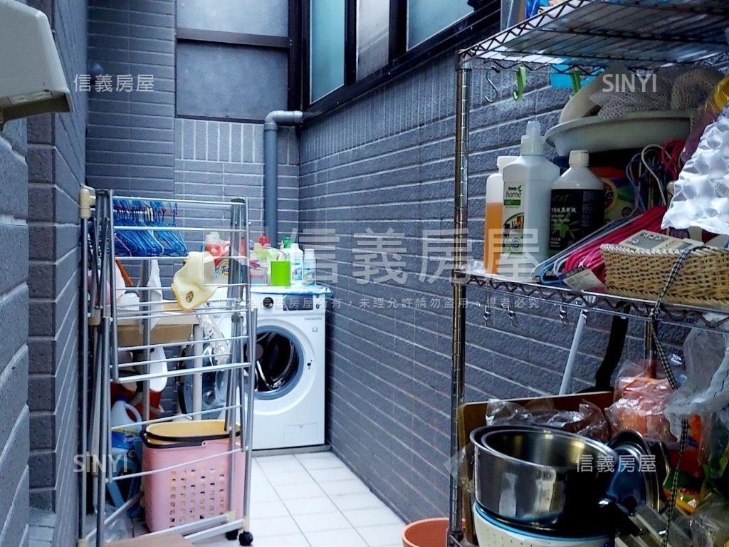 成功國中雙車位透天房屋室內格局與周邊環境