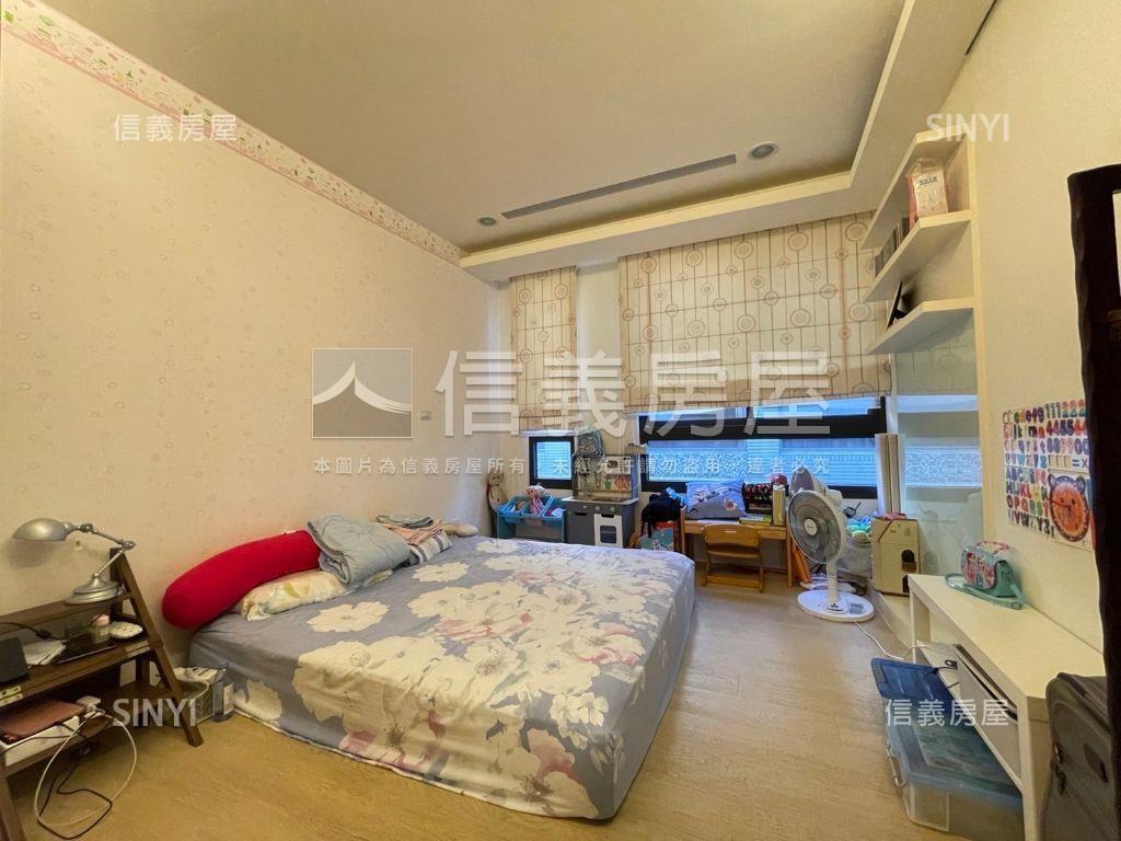 成功國中雙車位透天房屋室內格局與周邊環境