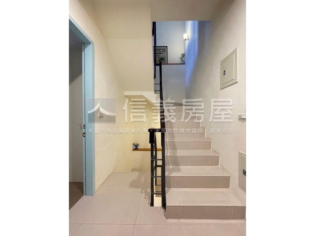 成功國中雙車位透天房屋室內格局與周邊環境