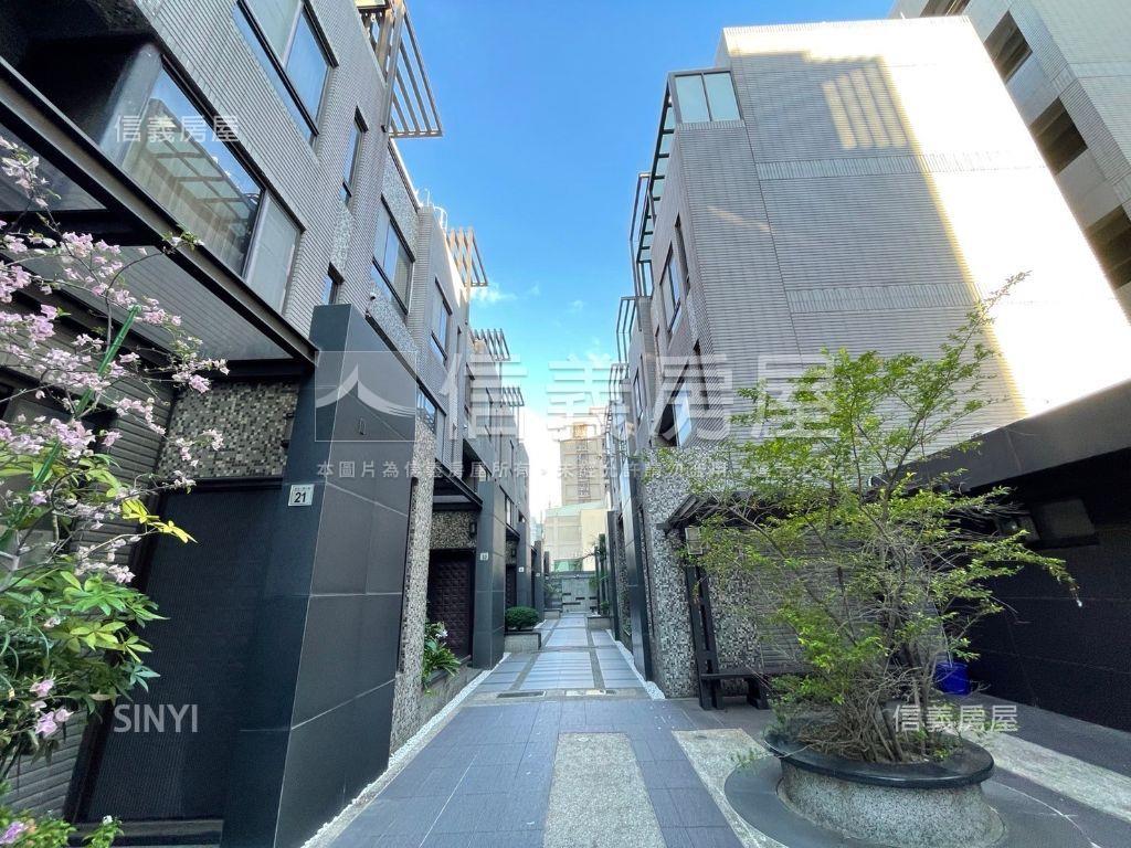 成功國中雙車位透天房屋室內格局與周邊環境