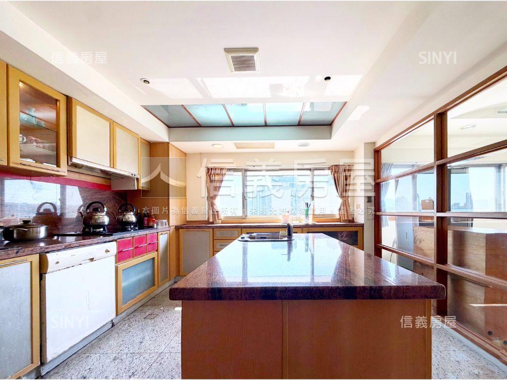 瑞豐甲第樓中樓附平車房屋室內格局與周邊環境