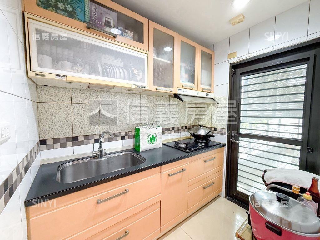 ✨自由市場大兩房車位✨房屋室內格局與周邊環境