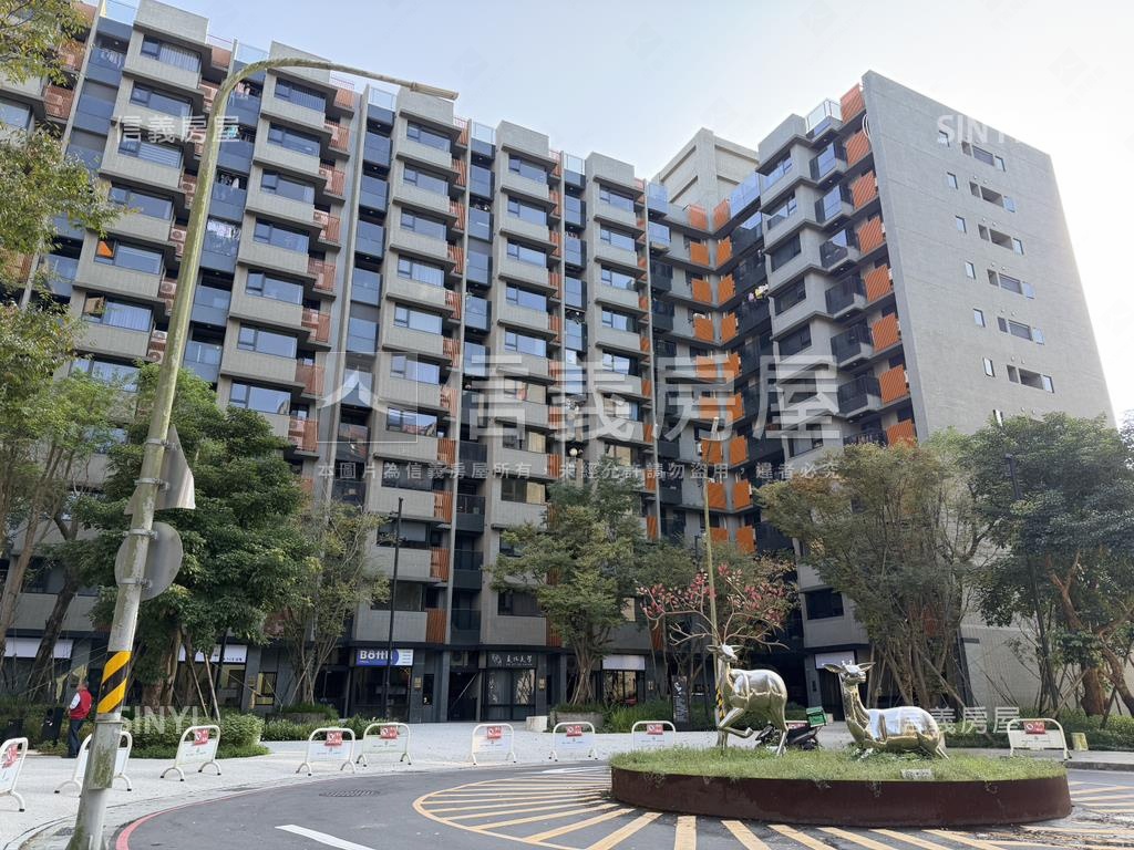 星野之森沐月區看綠樹二房房屋室內格局與周邊環境