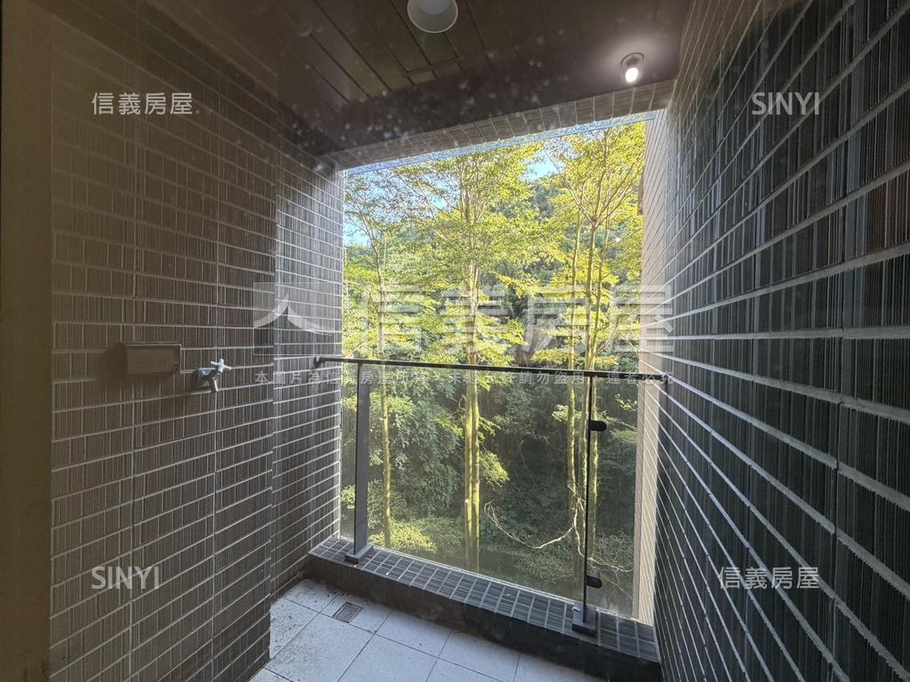 星野之森沐月區看綠樹二房房屋室內格局與周邊環境