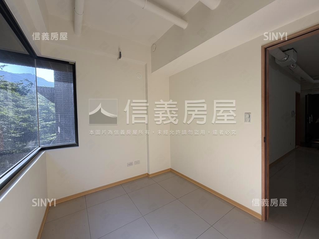 星野之森沐月區看綠樹二房房屋室內格局與周邊環境