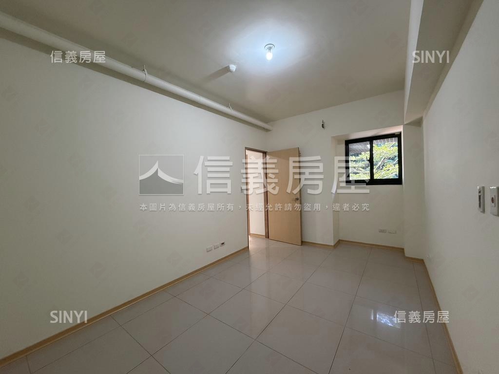 星野之森沐月區看綠樹二房房屋室內格局與周邊環境