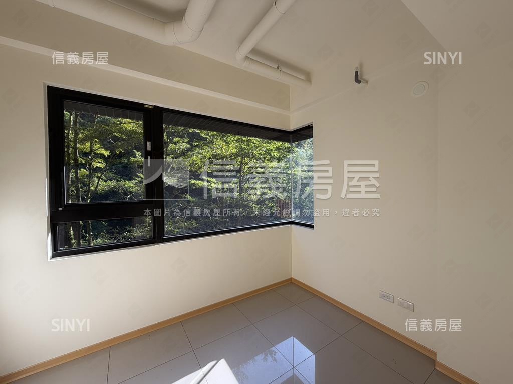 星野之森沐月區看綠樹二房房屋室內格局與周邊環境