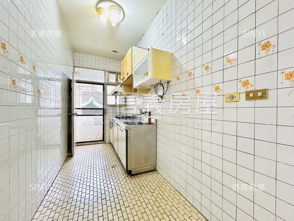 近內科稀有釋出黃金二樓房屋室內格局與周邊環境