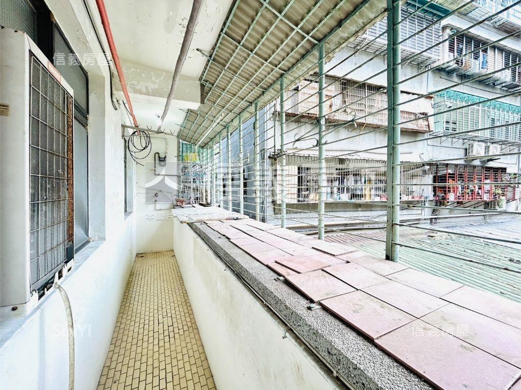 近內科稀有釋出黃金二樓房屋室內格局與周邊環境