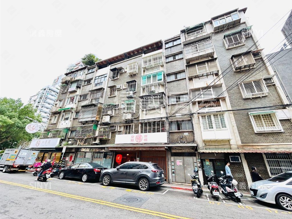 近內科稀有釋出黃金二樓房屋室內格局與周邊環境