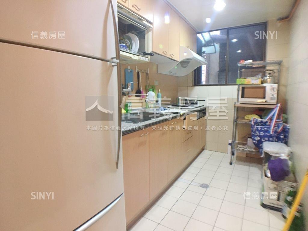 湖濱電梯美三房房屋室內格局與周邊環境