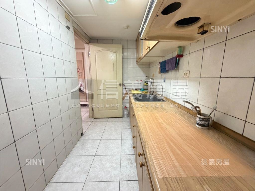 尖美小城次高樓邊間四房房屋室內格局與周邊環境