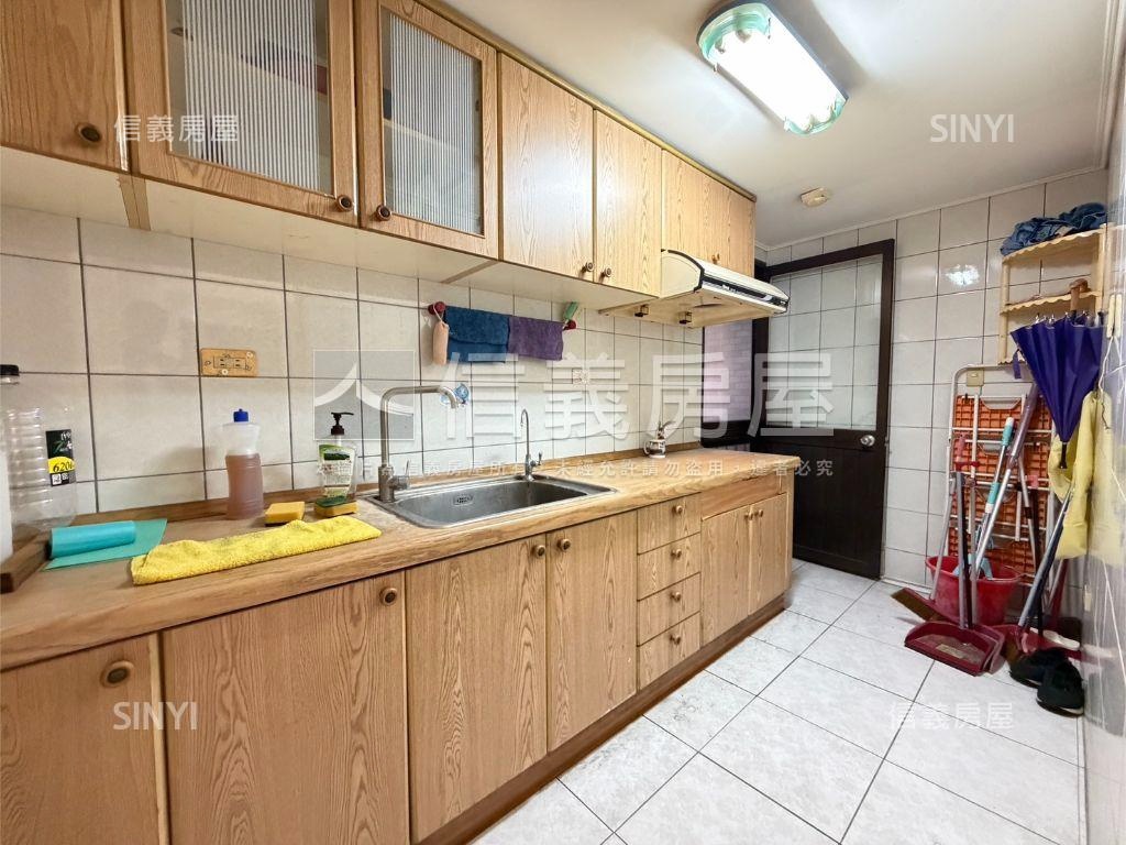 尖美小城次高樓邊間四房房屋室內格局與周邊環境