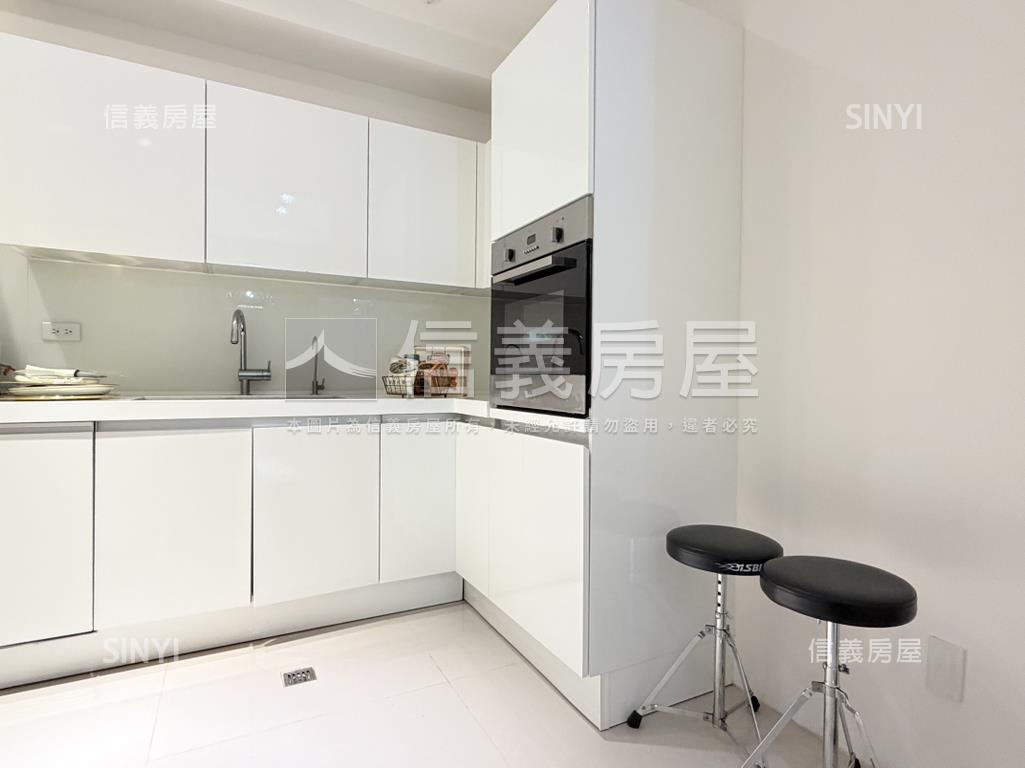 Ａ＋７鋼骨裝潢獨立雙車位房屋室內格局與周邊環境