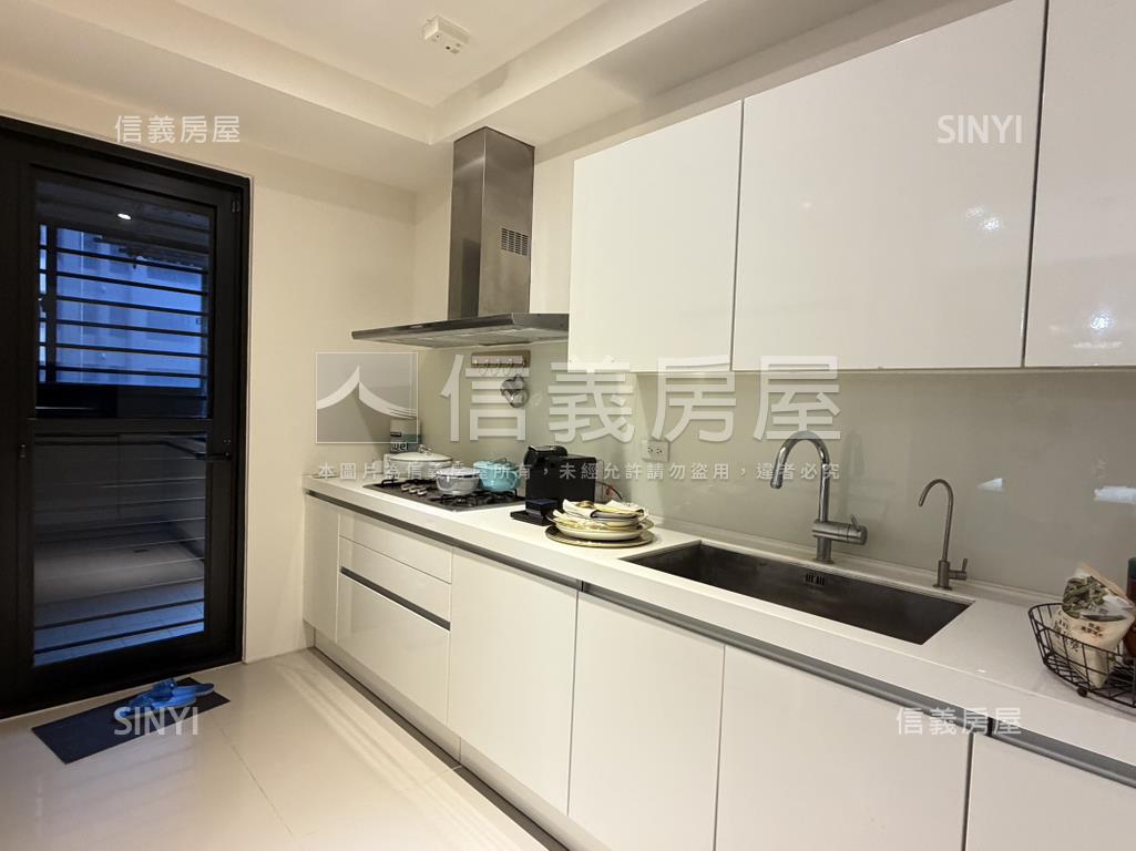 Ａ＋７鋼骨裝潢獨立雙車位房屋室內格局與周邊環境