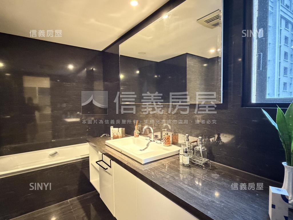 Ａ＋７鋼骨裝潢獨立雙車位房屋室內格局與周邊環境