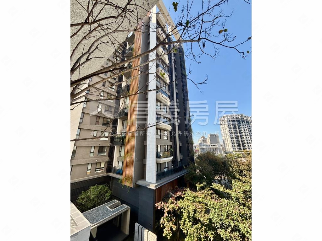 鉅虹水岸岩附裝潢三房平車房屋室內格局與周邊環境