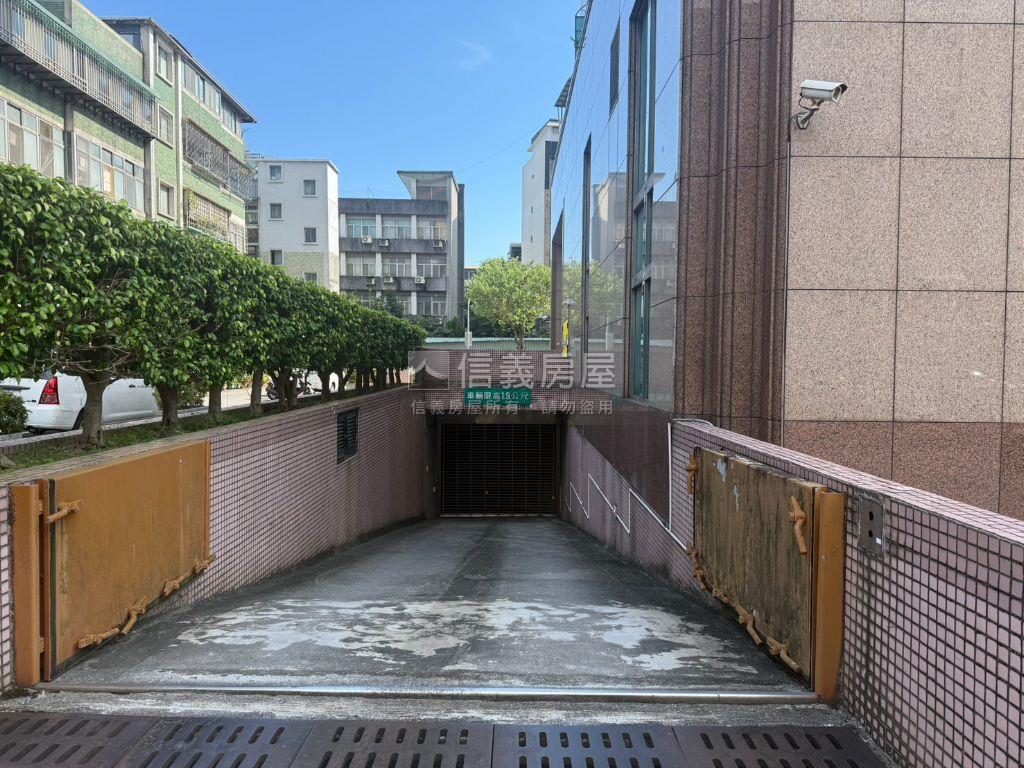 稀有台大御花園４房車位房屋室內格局與周邊環境