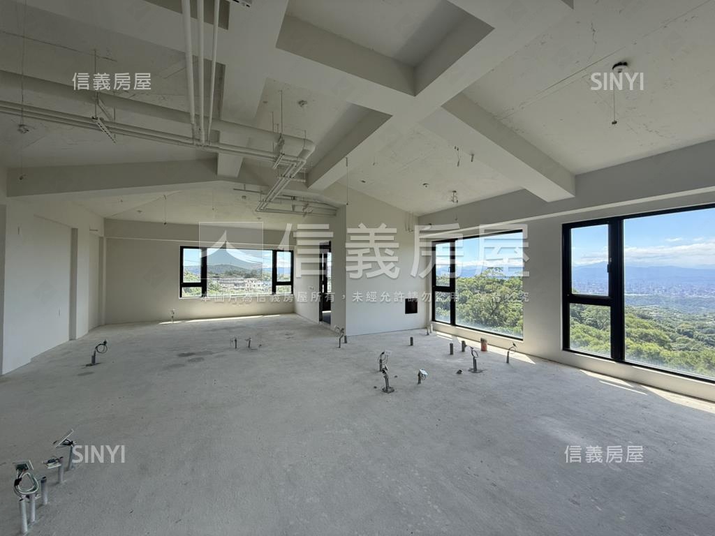 陽明山群山景觀別墅房屋室內格局與周邊環境