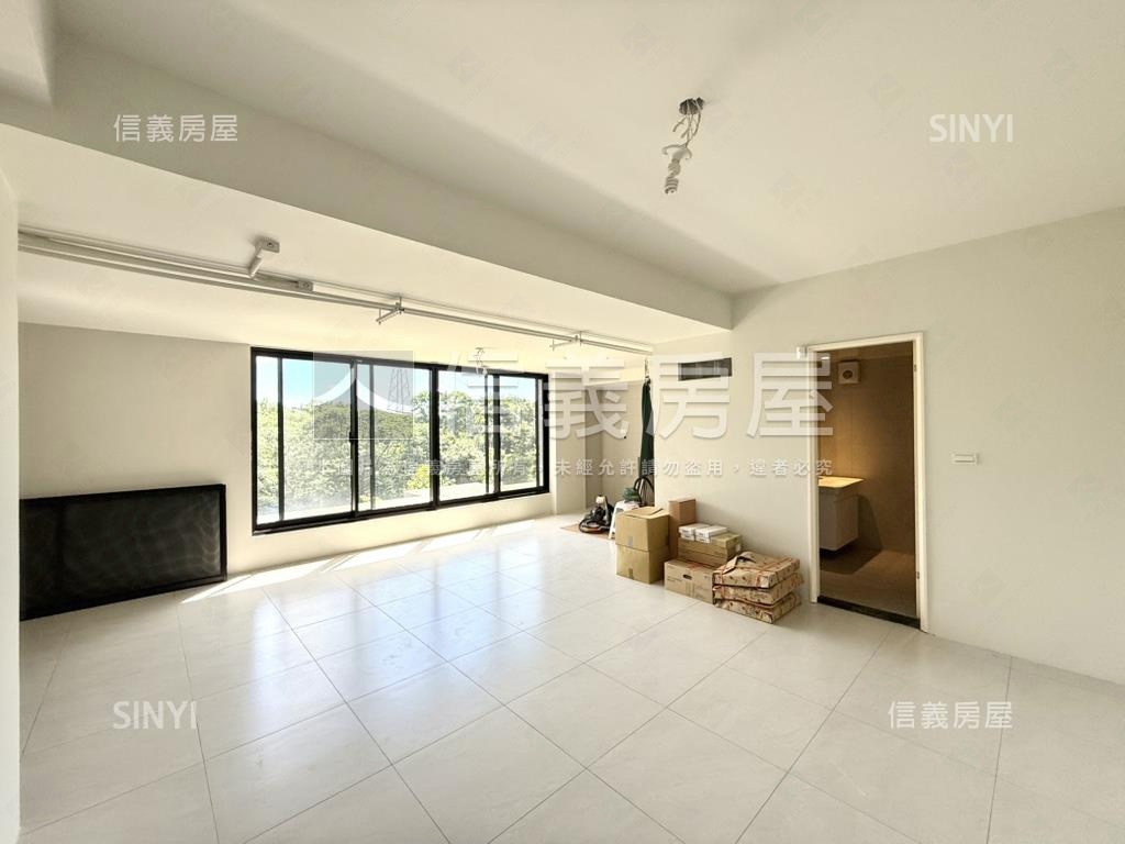 陽明山群山景觀別墅房屋室內格局與周邊環境