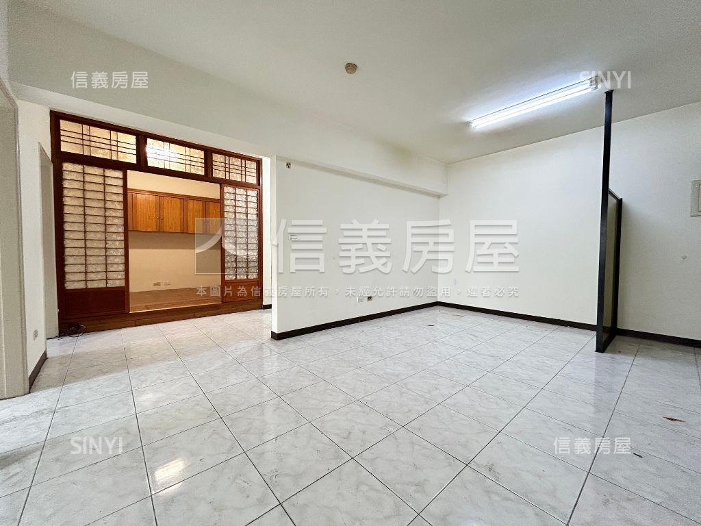 近車站採光大四房附車位房屋室內格局與周邊環境