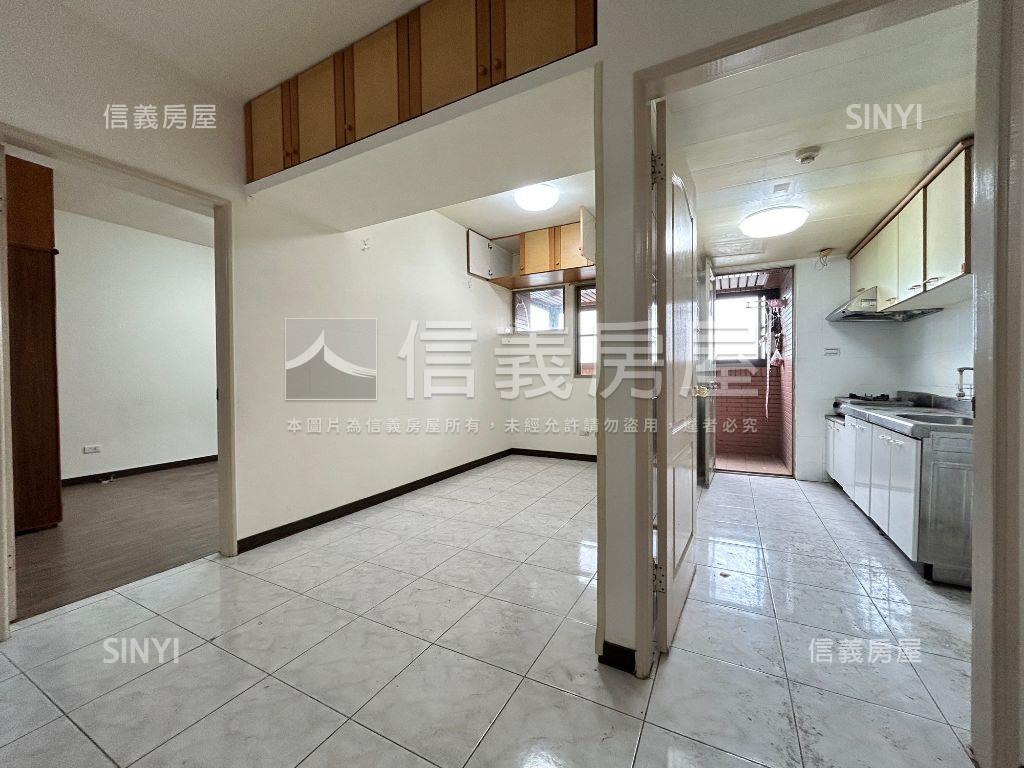 近車站採光大四房附車位房屋室內格局與周邊環境