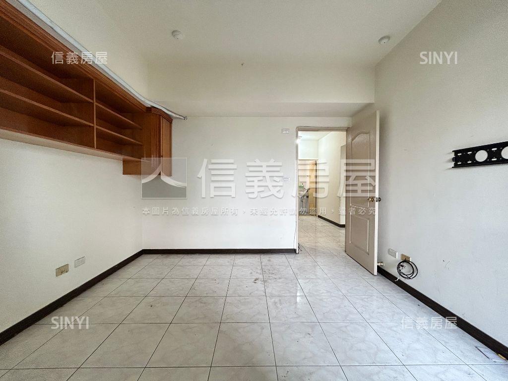 近車站採光大四房附車位房屋室內格局與周邊環境