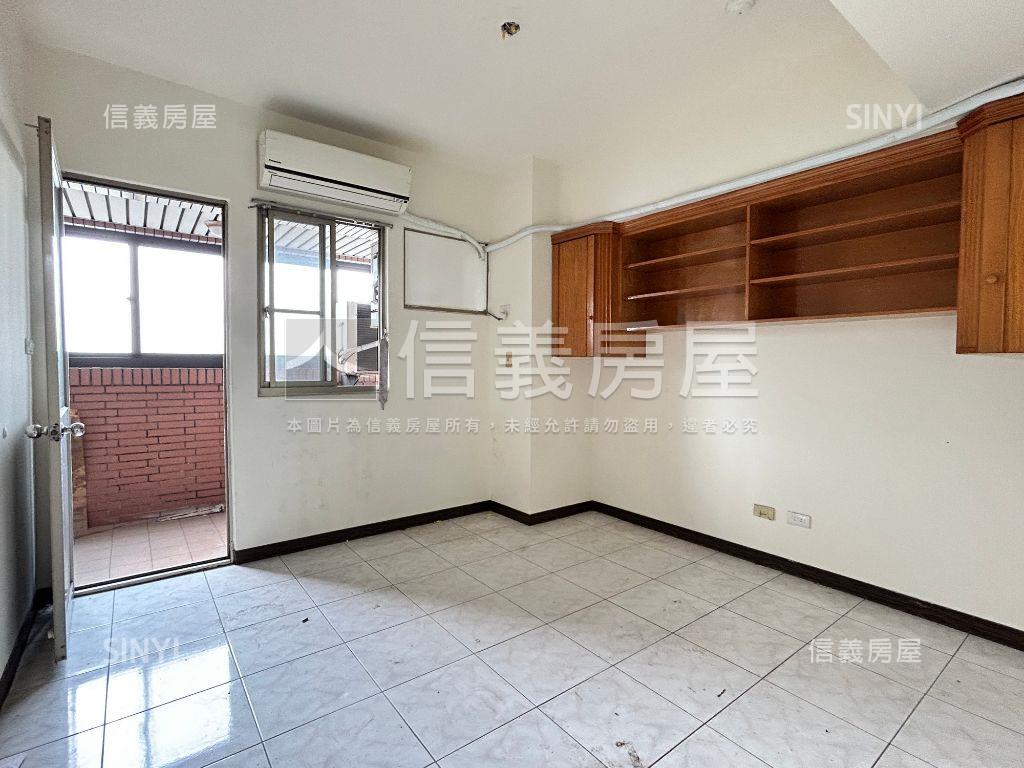 近車站採光大四房附車位房屋室內格局與周邊環境