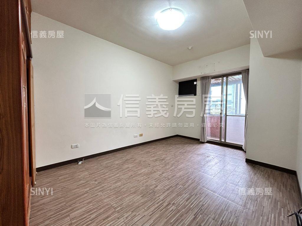 近車站採光大四房附車位房屋室內格局與周邊環境