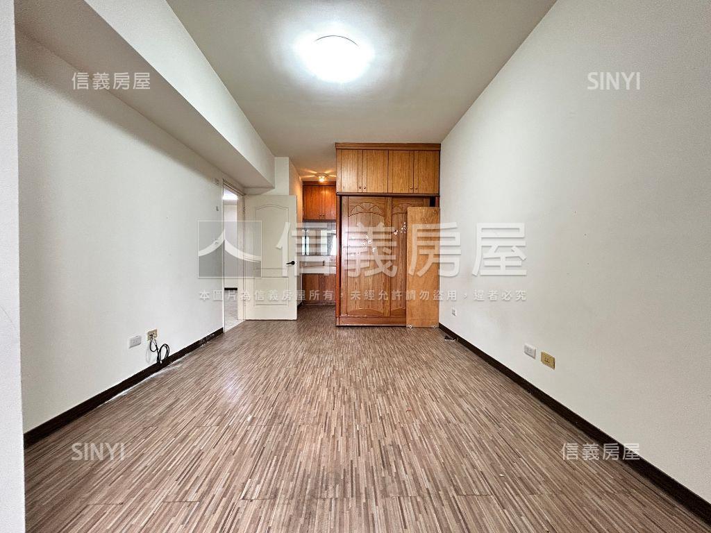 近車站採光大四房附車位房屋室內格局與周邊環境