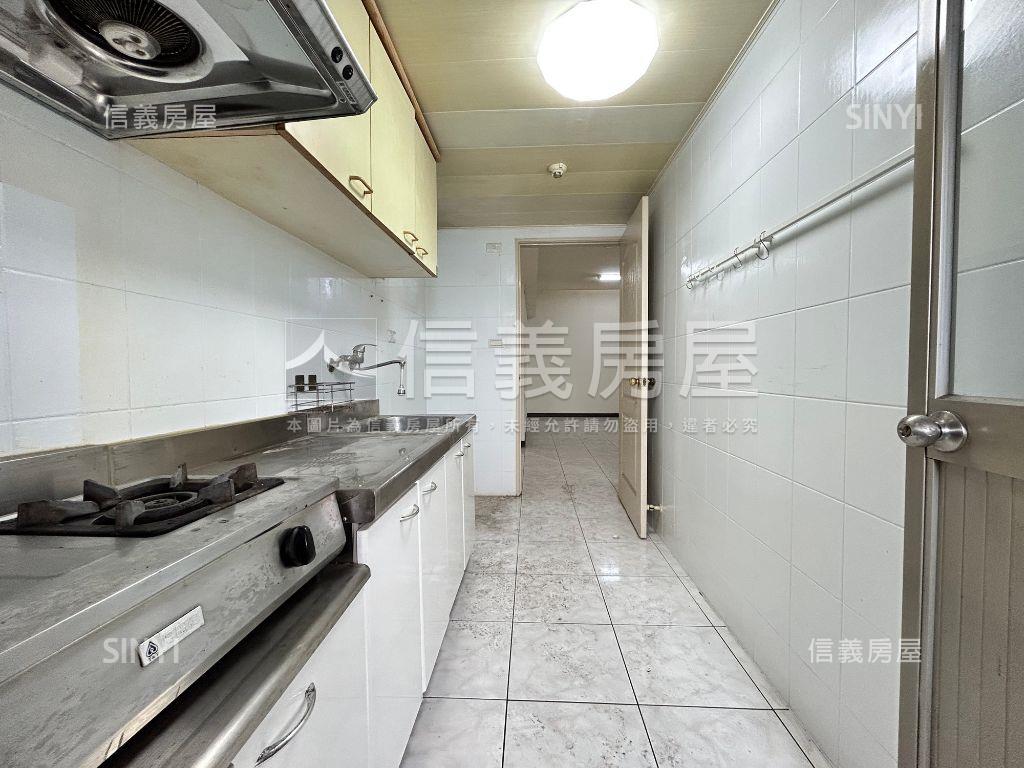 近車站採光大四房附車位房屋室內格局與周邊環境