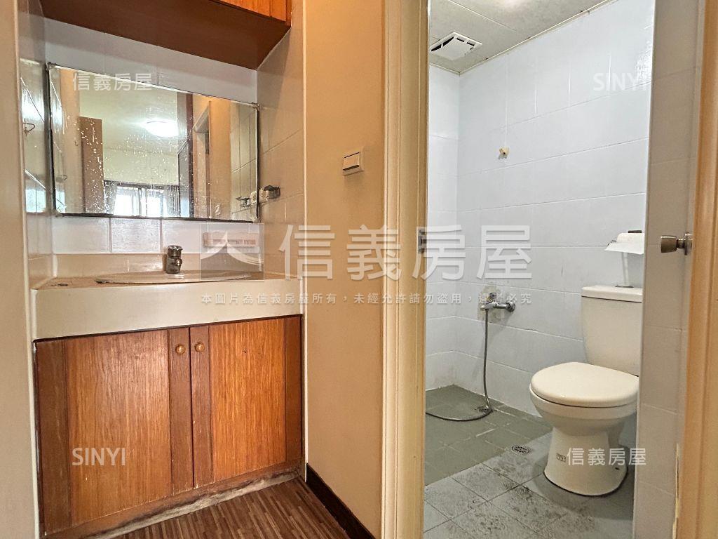 近車站採光大四房附車位房屋室內格局與周邊環境