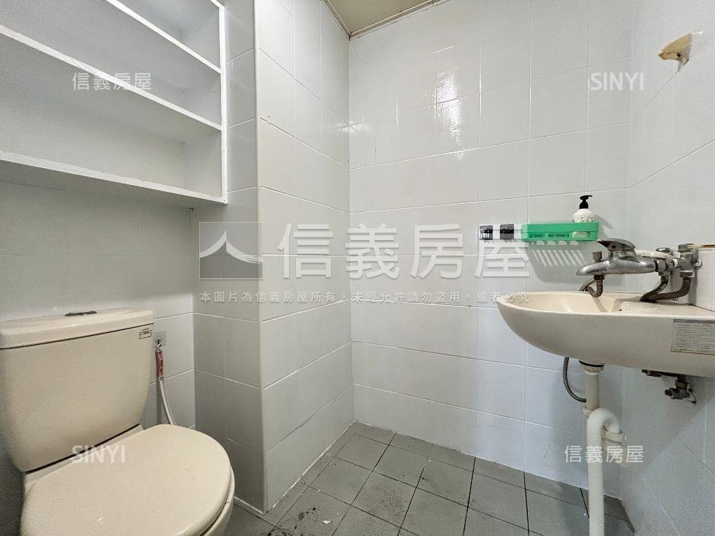 近車站採光大四房附車位房屋室內格局與周邊環境