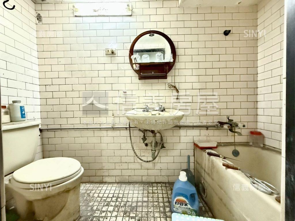 【十全國小】騎樓正街透天房屋室內格局與周邊環境