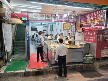 台北站前人潮金店辦