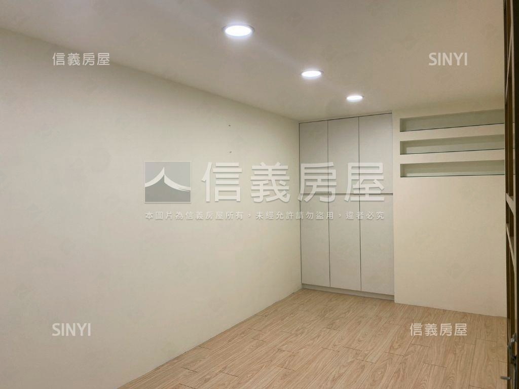主幹道馬路邊近捷運店面房屋室內格局與周邊環境
