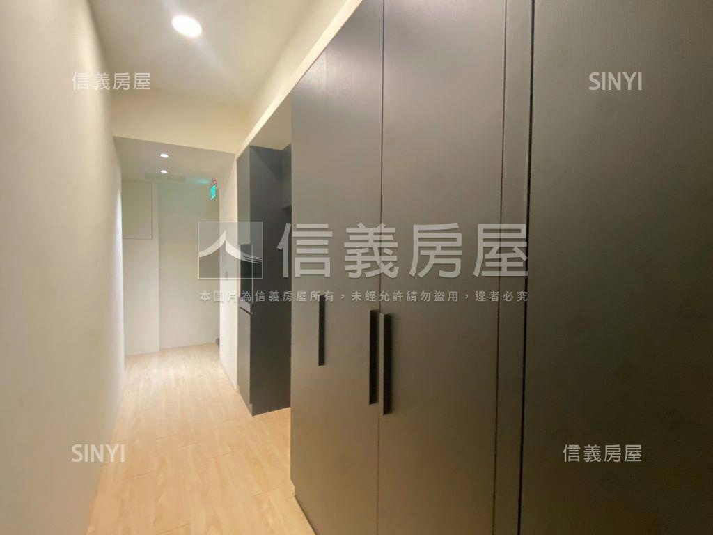 主幹道馬路邊近捷運店面房屋室內格局與周邊環境