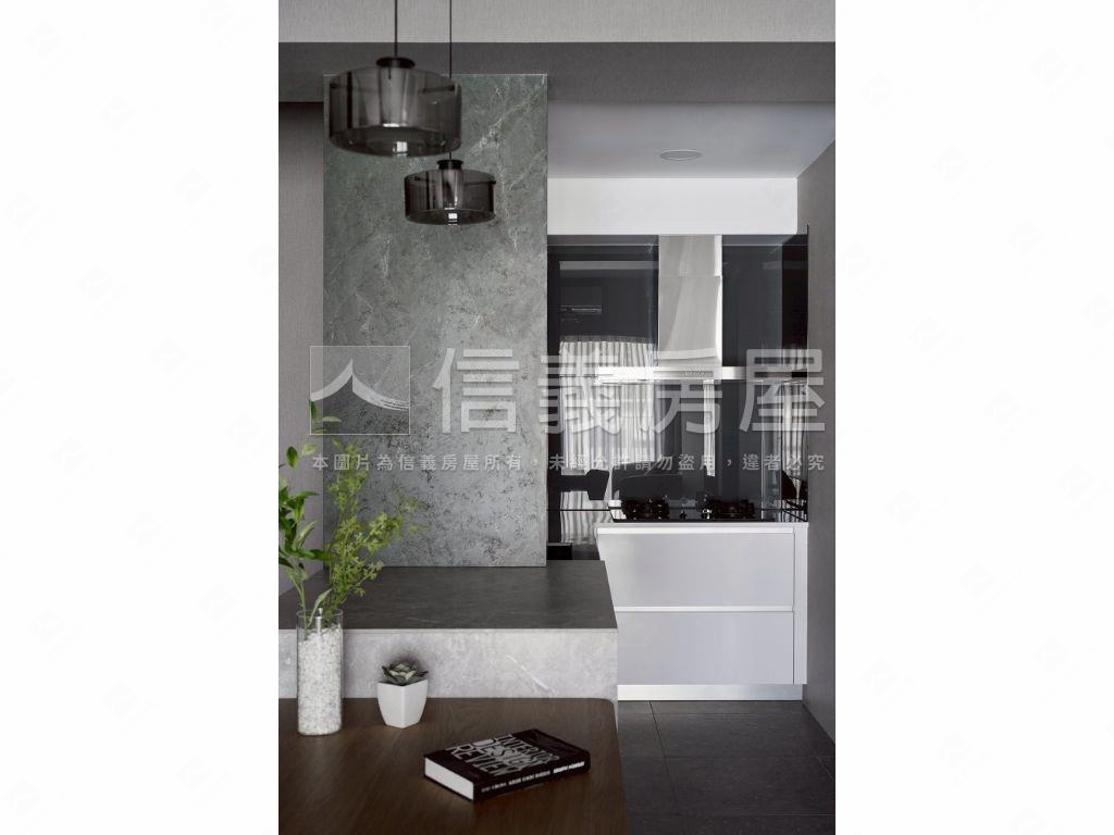 閱建築外棟質感三房房屋室內格局與周邊環境