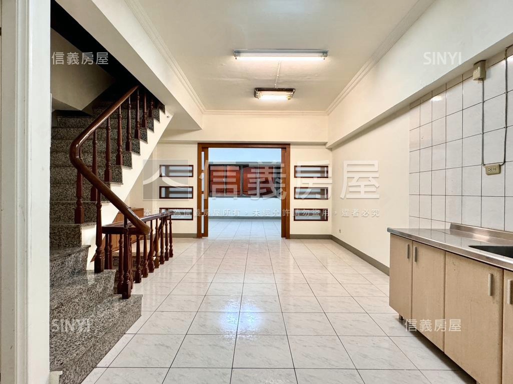 巨蛋裕誠商圈正三樓店住房屋室內格局與周邊環境