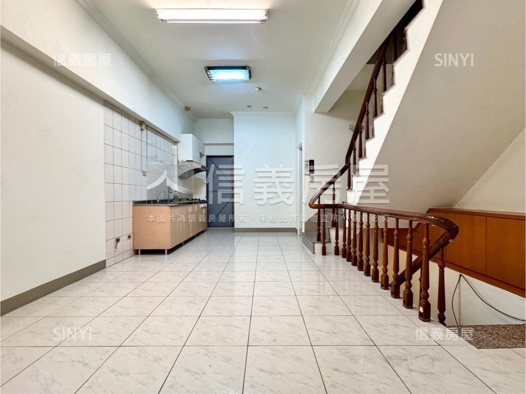 巨蛋裕誠商圈正三樓店住房屋室內格局與周邊環境