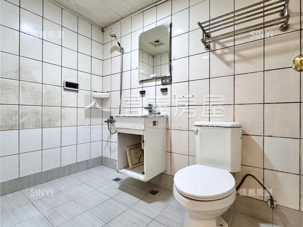 巨蛋裕誠商圈正三樓店住房屋室內格局與周邊環境