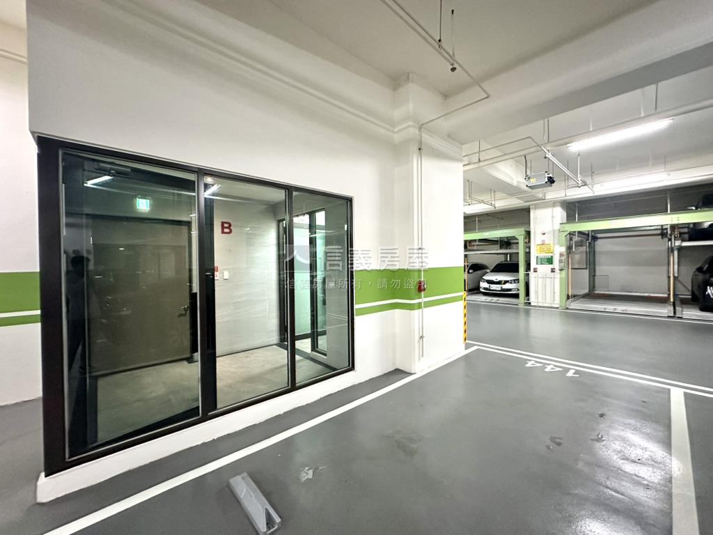 皇龍天席三房車位房屋室內格局與周邊環境