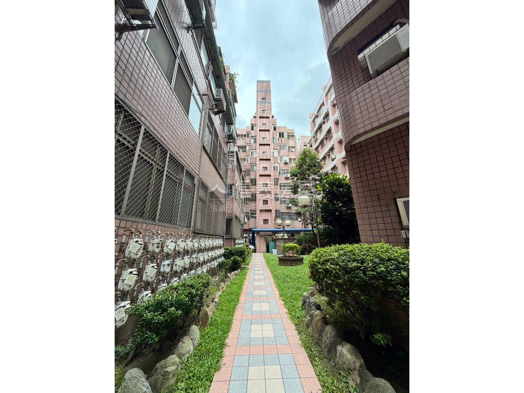 近捷運稀有大兩房附車位房屋室內格局與周邊環境