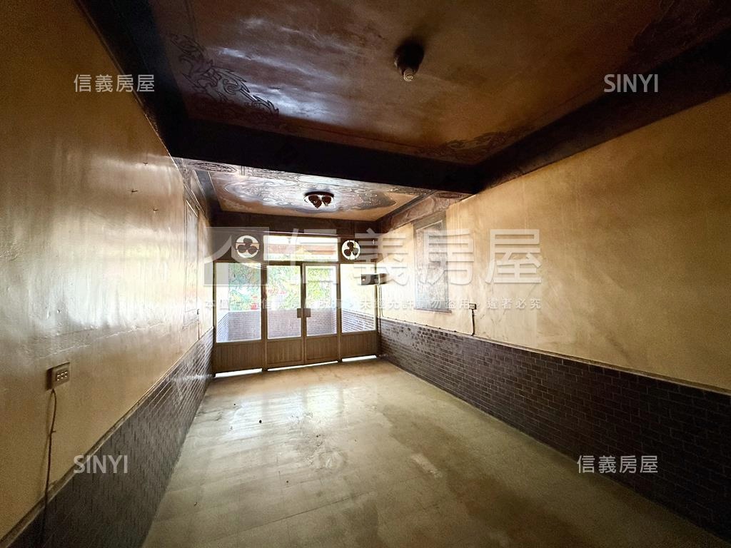 二聖正路面學校無夾層金店房屋室內格局與周邊環境